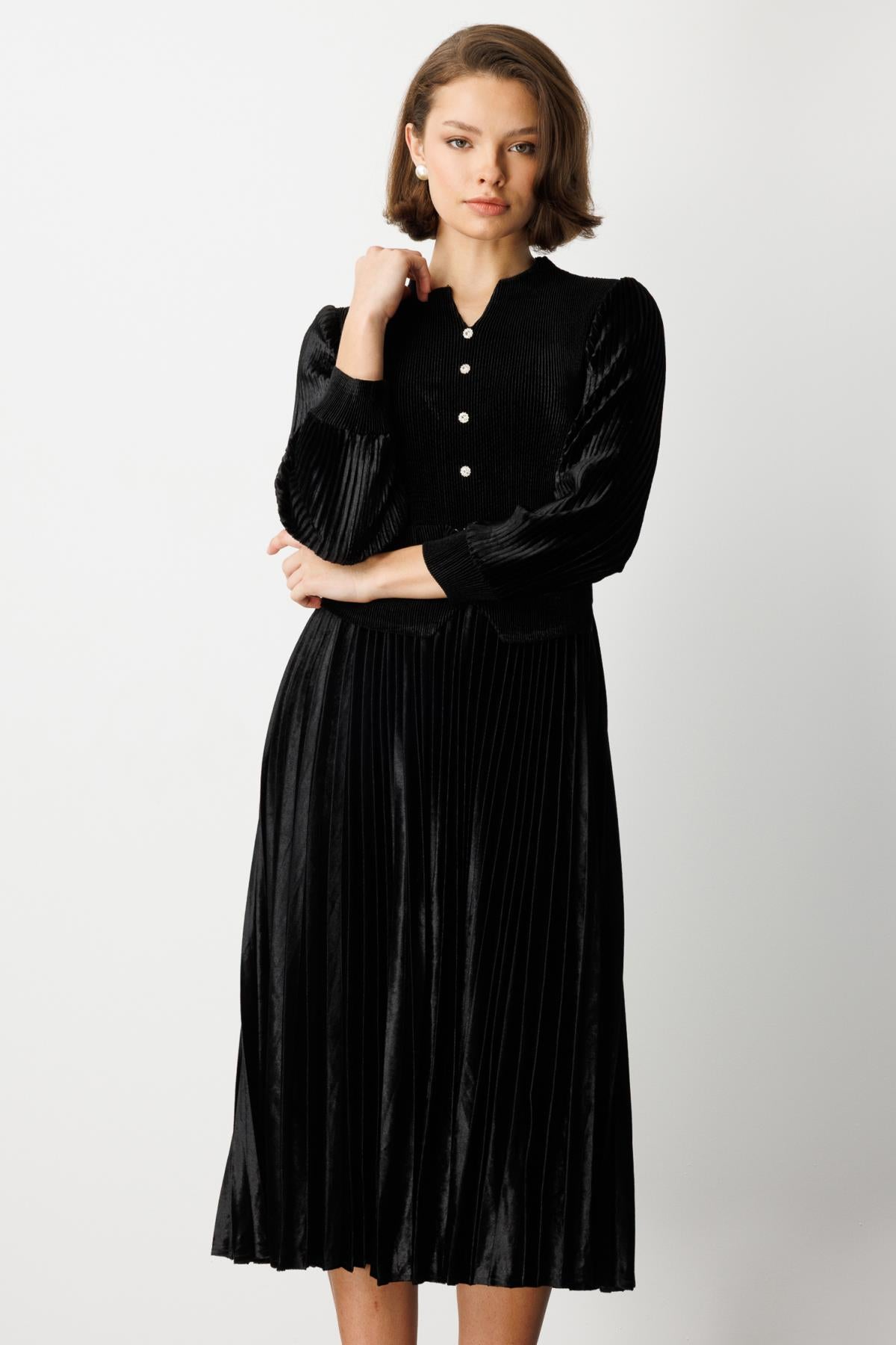 Beli Kemer Detaylı Taş Dümeli Kadife Elbise