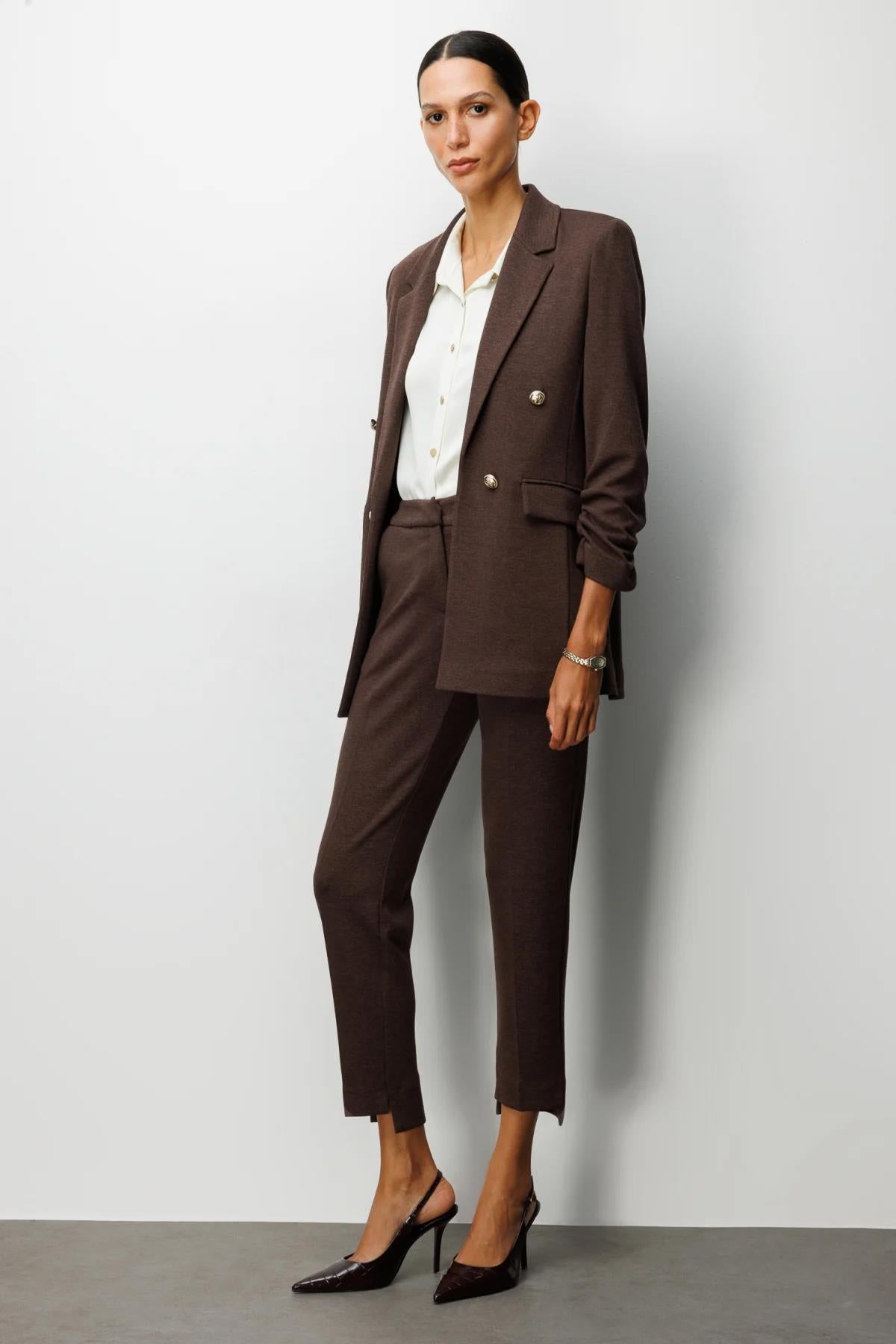 Kolu Büzgülü Süs Düğmeli Ceket