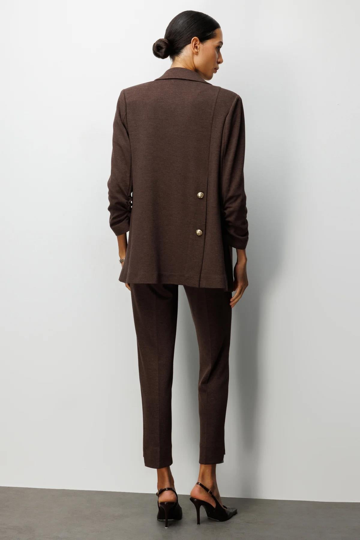 Kolu Büzgülü Süs Düğmeli Ceket