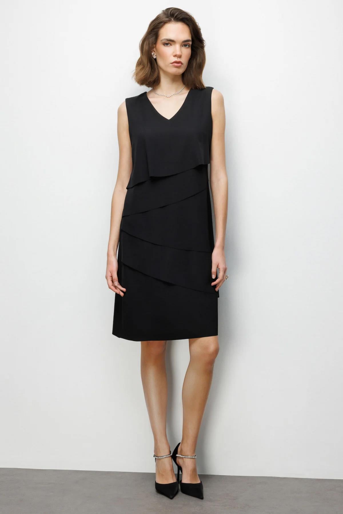 V Yaka Katlı Kısa Elbise