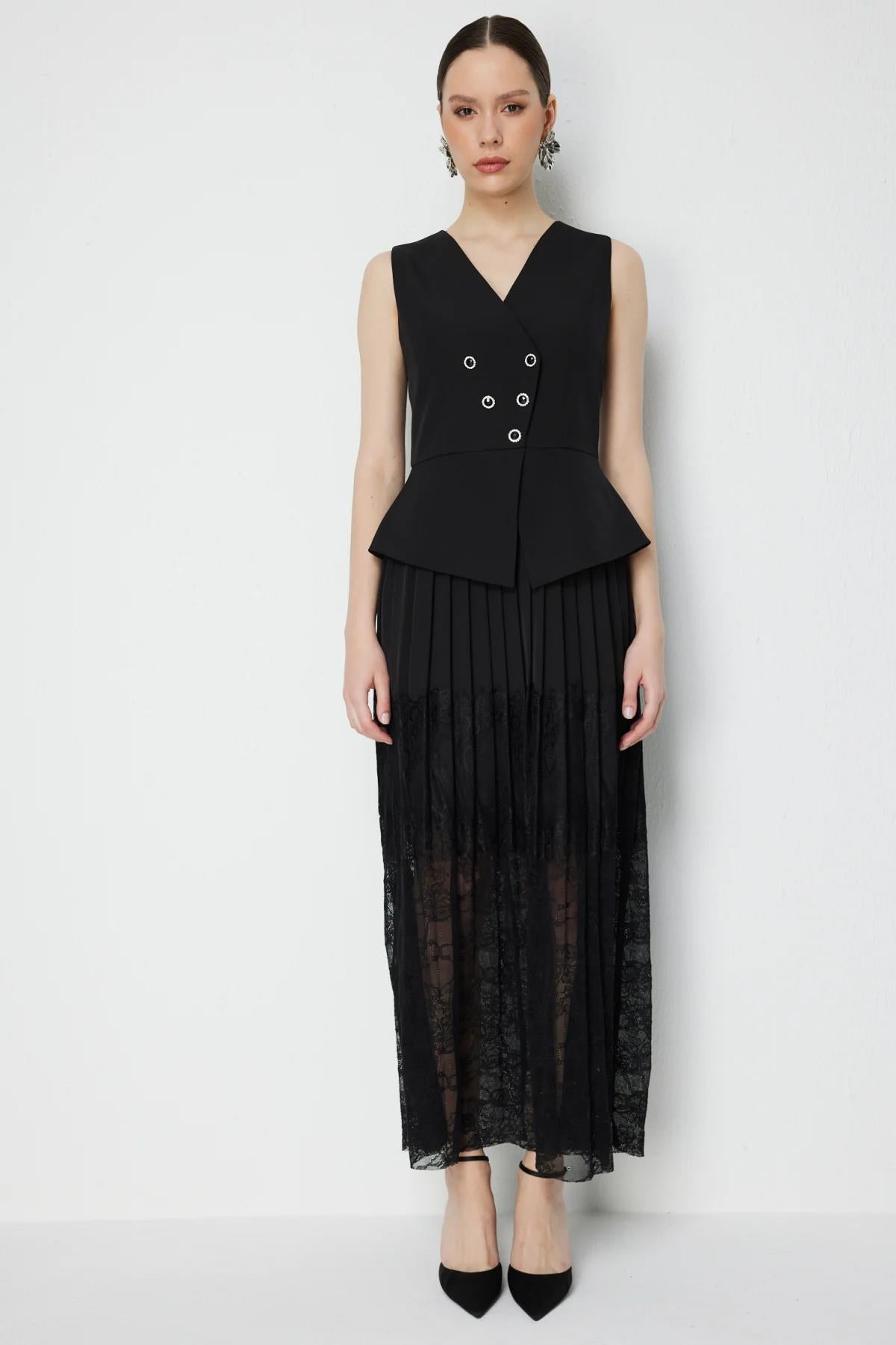 Eteği Dantel Piliseli Kolsuz Uzun Elbise