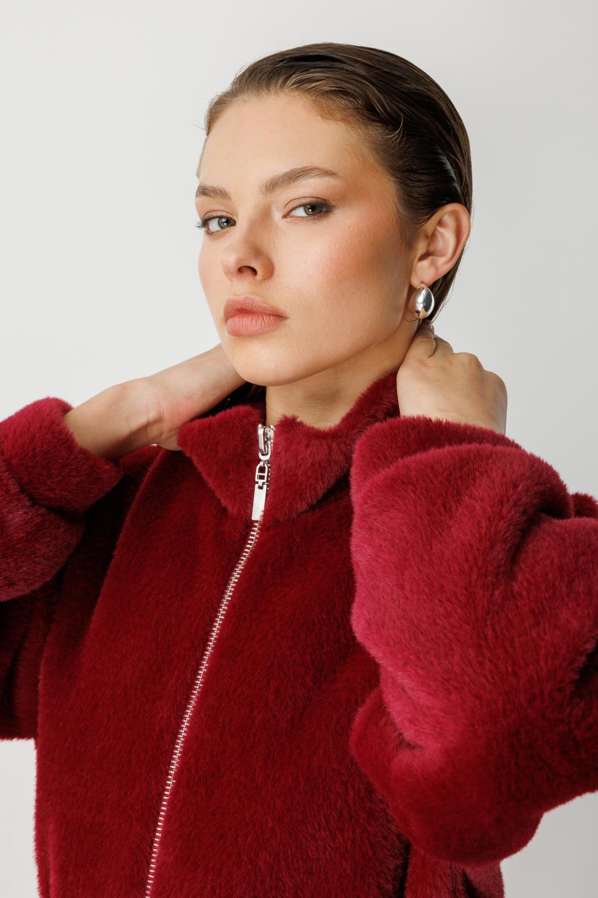 Dik Yaka Önden Fermuarlı Beli İpli Peluş Mont