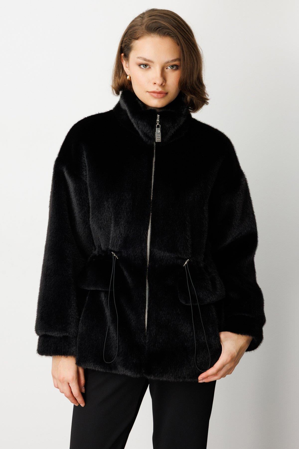 Dik Yaka Önden Fermuarlı Beli İpli Peluş Mont