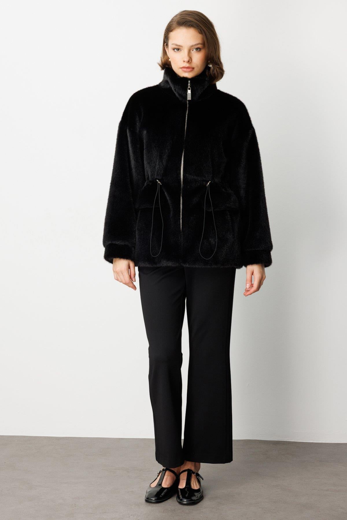 Dik Yaka Önden Fermuarlı Beli İpli Peluş Mont