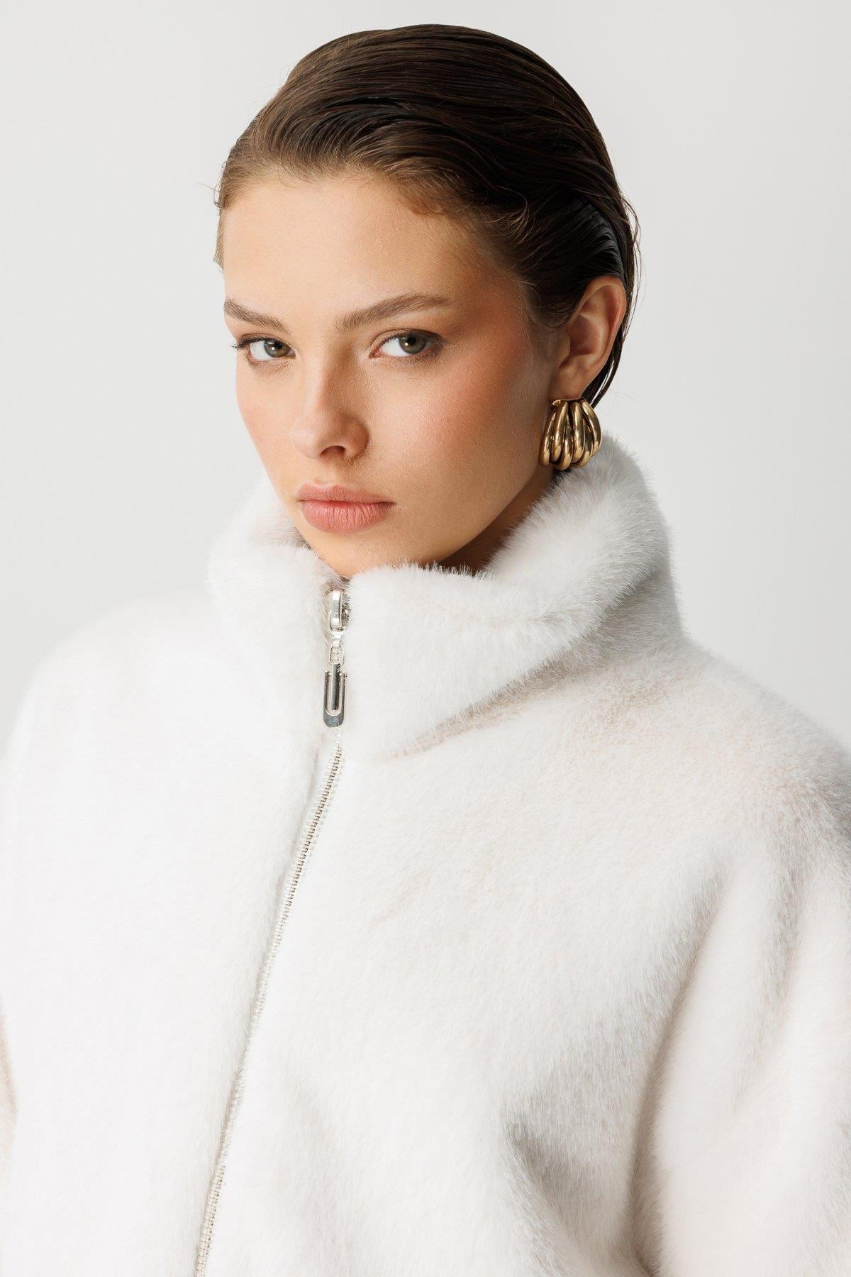 Dik Yaka Önden Fermuarlı Beli İpli Peluş Mont