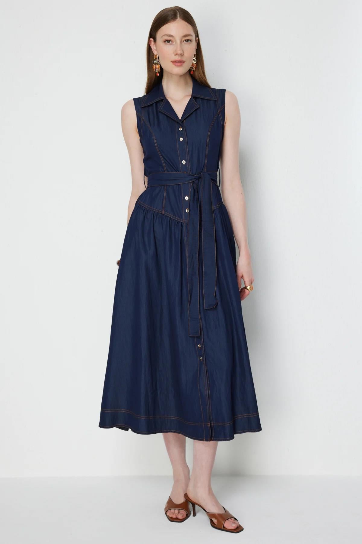 Beli Kuşaklı Dikiş Detaylı Kolsuz Elbise