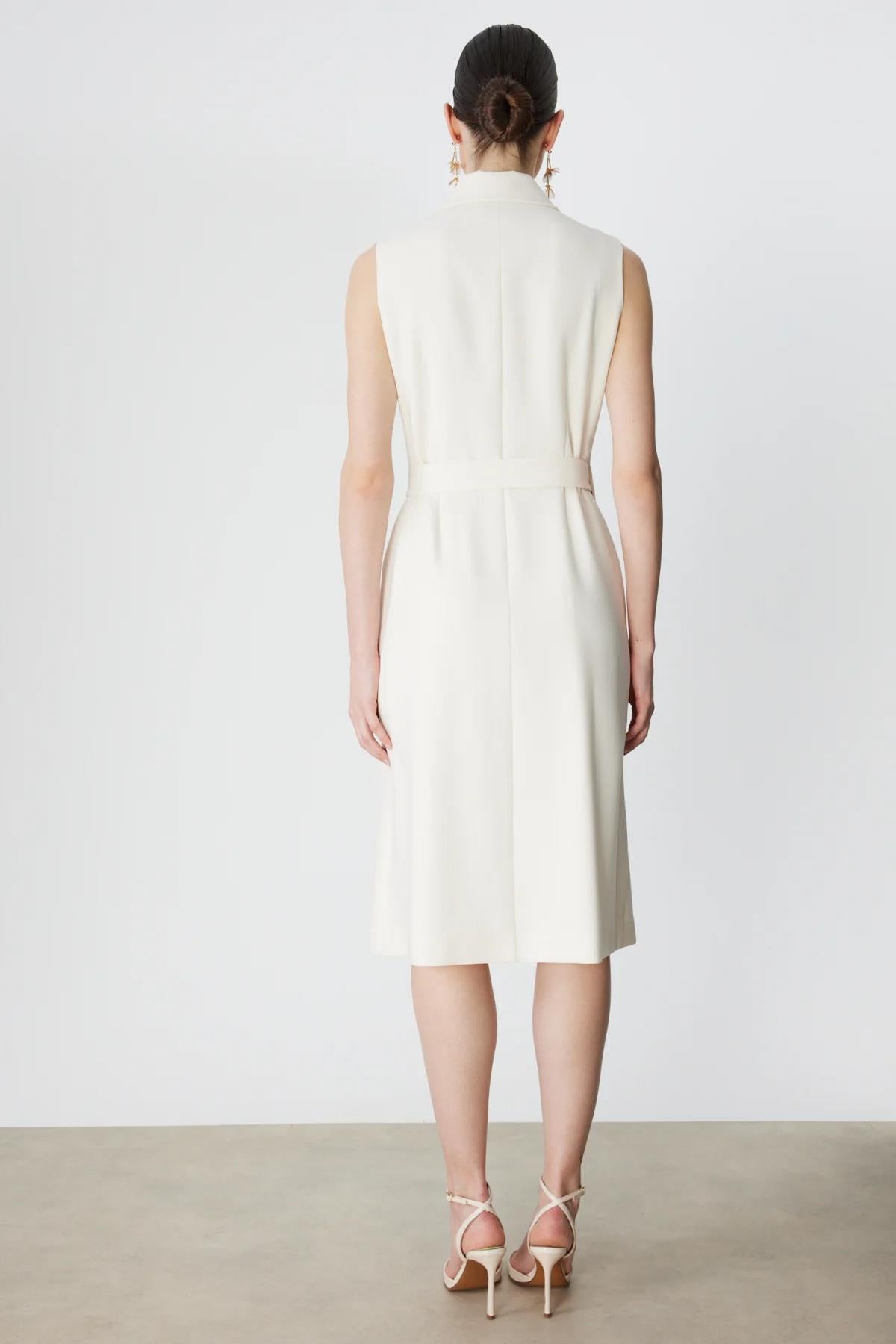 Beli Tokalı Kruvaze Kolsuz Midi Elbise