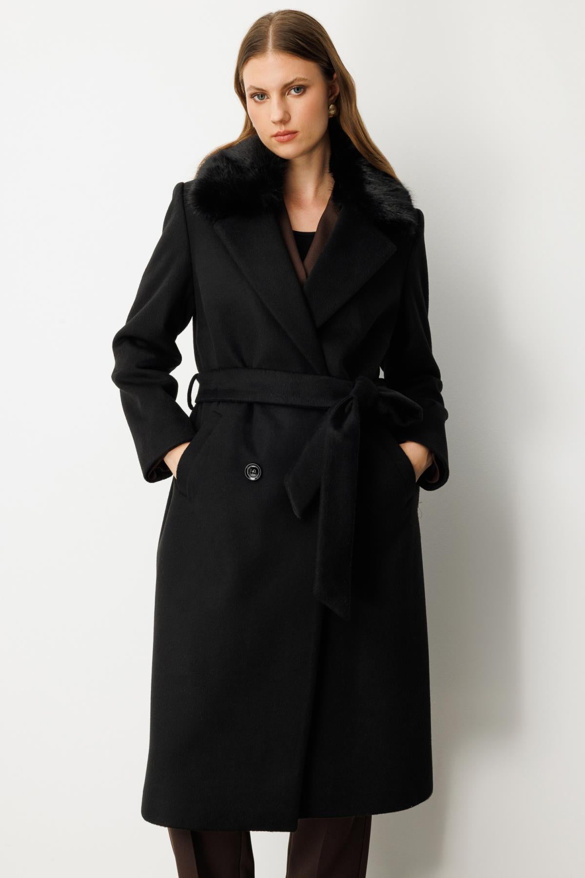 Yakası Kürklü Beli Kuşaklı Büyük Beden Kaban