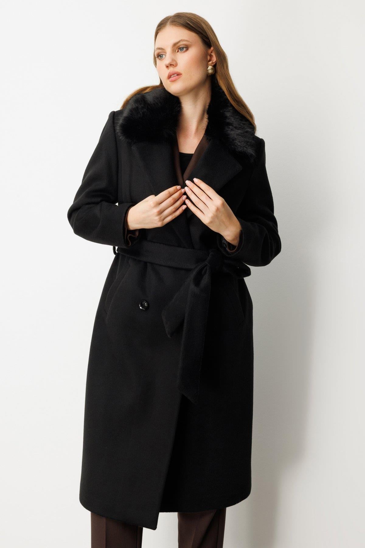 Yakası Kürklü Beli Kuşaklı Büyük Beden Kaban