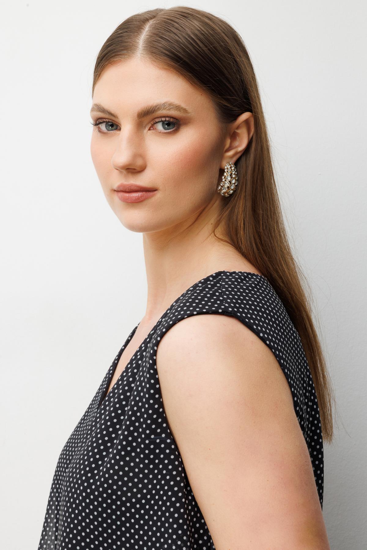 V Yaka Puantiyeli Katlı Büyük Beden Elbise