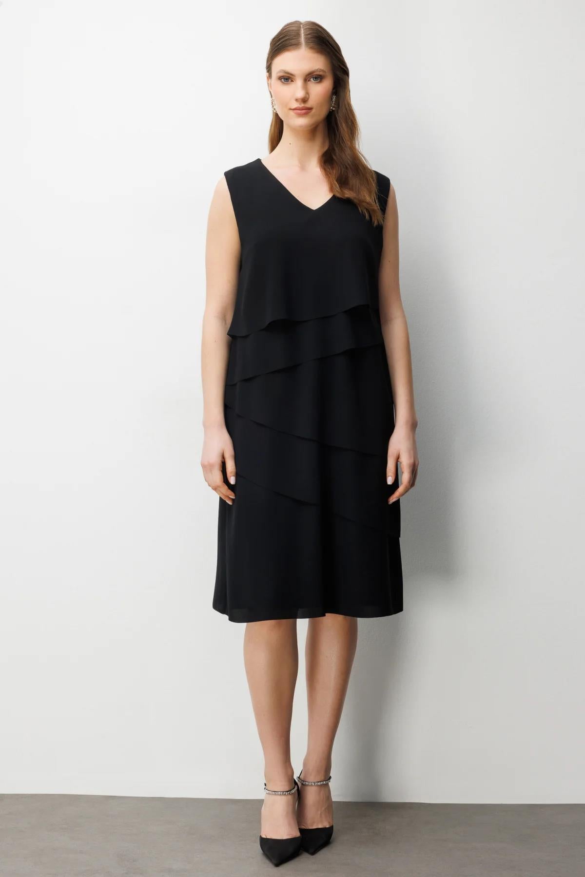 V Yaka Katlı Kısa Büyük Beden Elbise