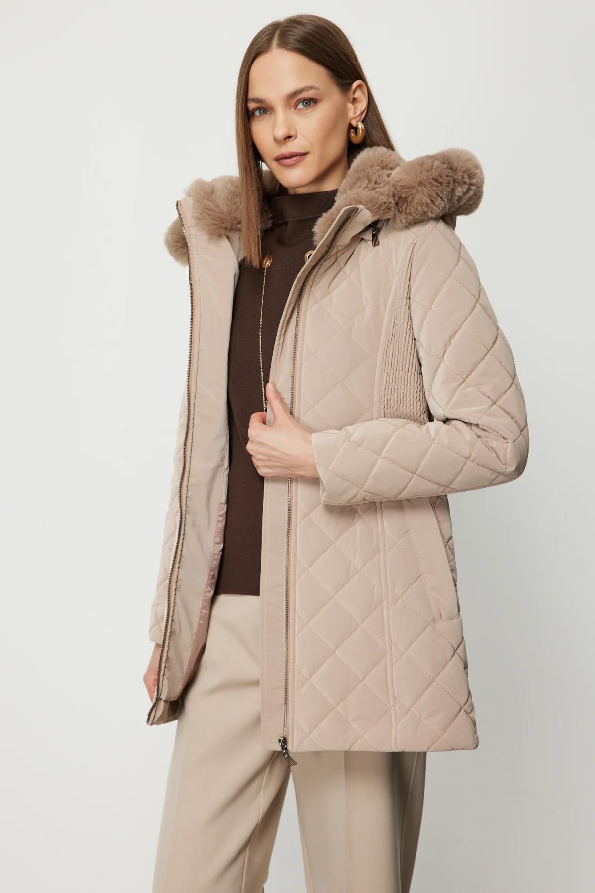 Kapitone Kapüşonlu Kürklü Şişme Mont