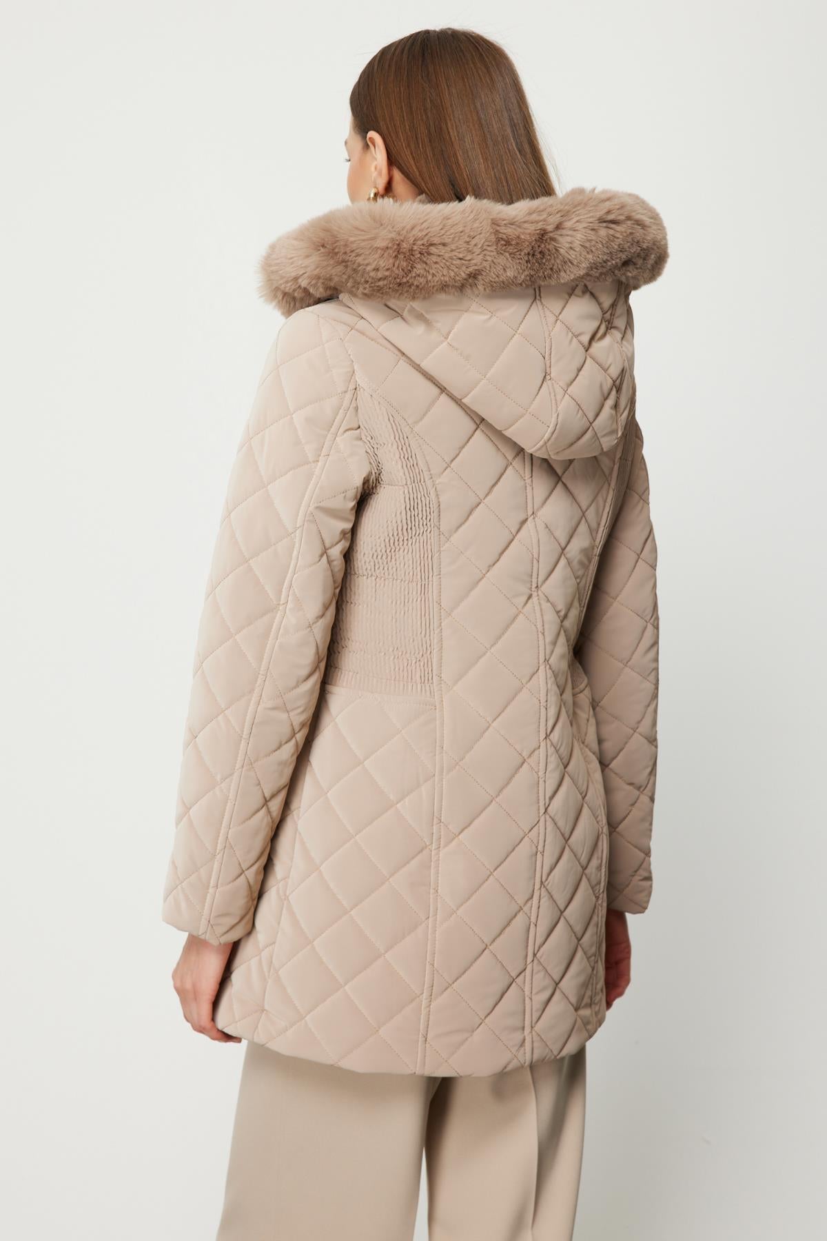 Kapitone Kapüşonlu Kürklü Şişme Mont