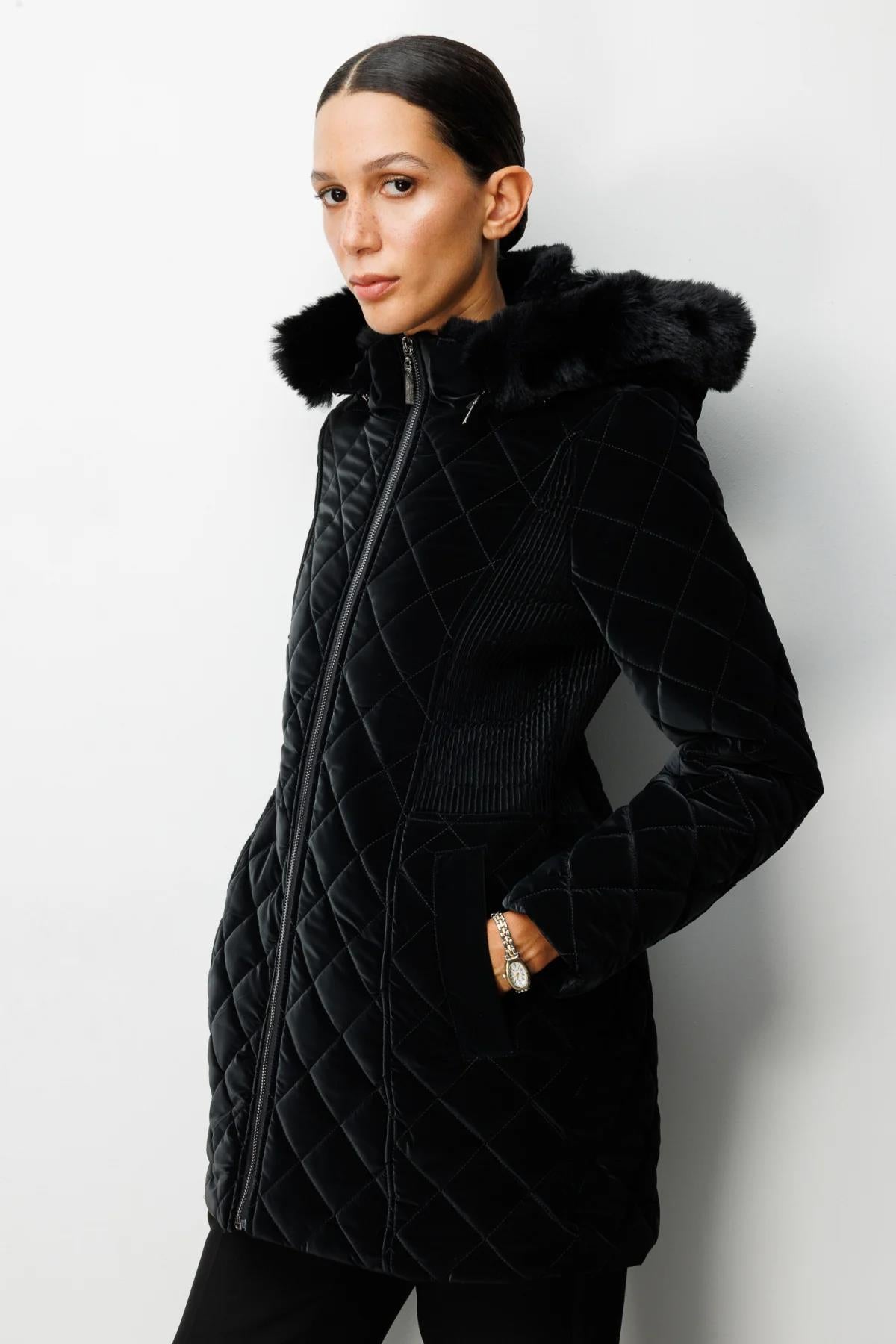 Kapitone Kapüşonlu Kürklü Şişme Mont