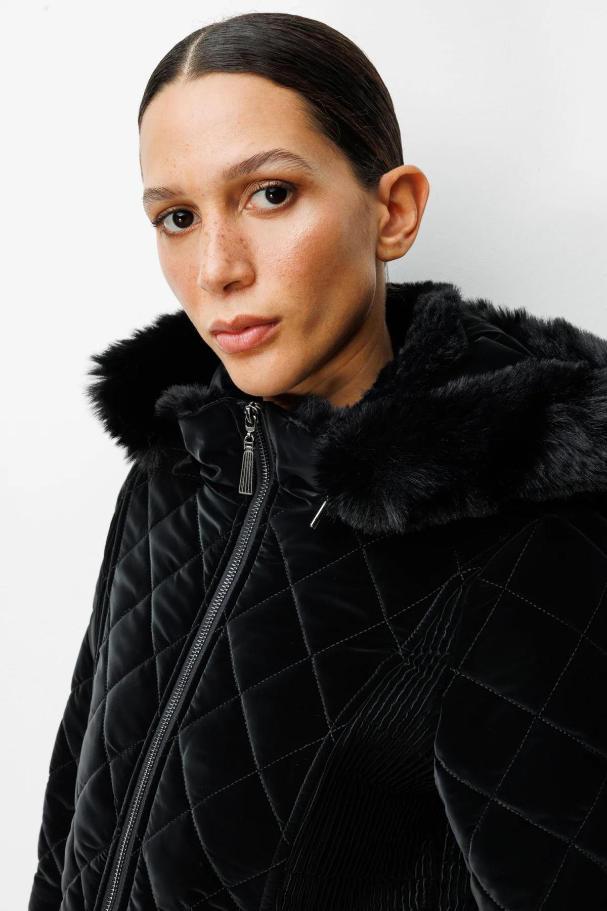 Kapitone Kapüşonlu Kürklü Şişme Mont