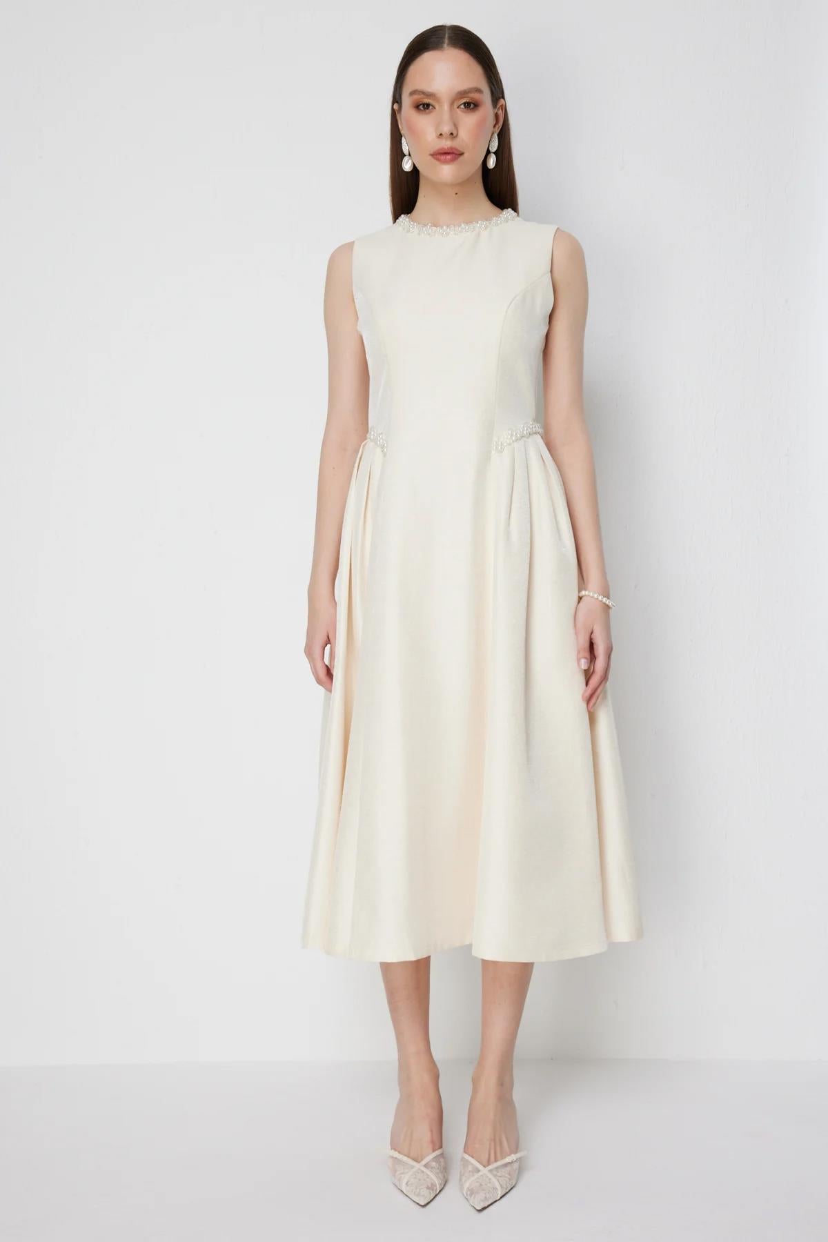İnci İşlemeli Kolsuz Tafta Midi Elbise
