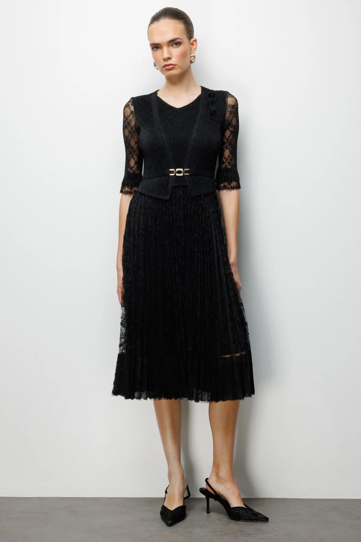 Desenli Dantelli Süs Kemer Detaylı Midi Elbise