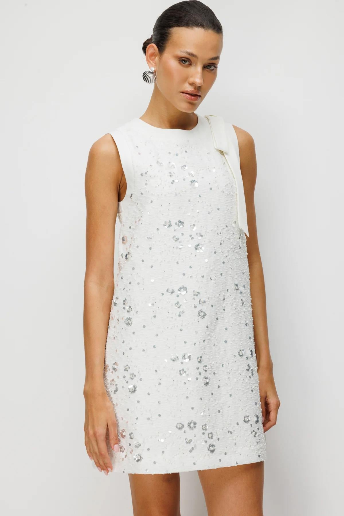 Omzu Fiyonklu Pullu Mini Elbise