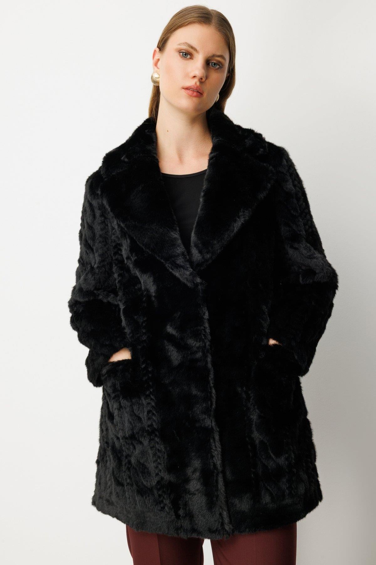 Kruvaze Yaka  Örgü Desenli Peluş Kaban