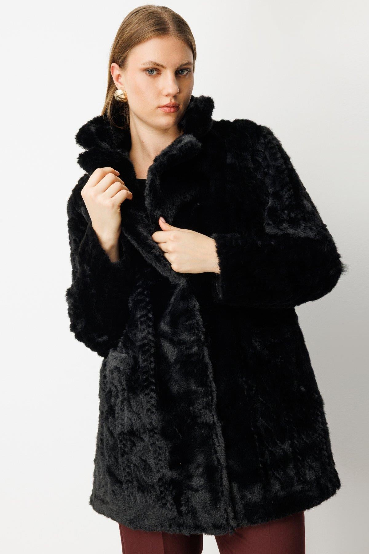 Kruvaze Yaka  Örgü Desenli Peluş Kaban