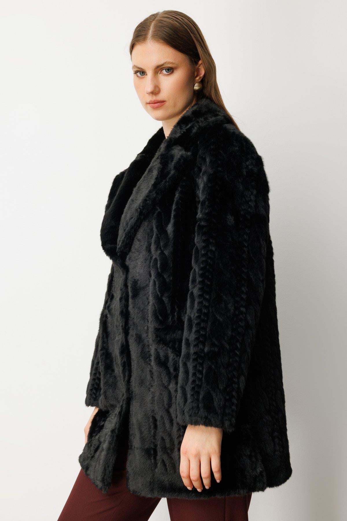 Kruvaze Yaka  Örgü Desenli Peluş Kaban