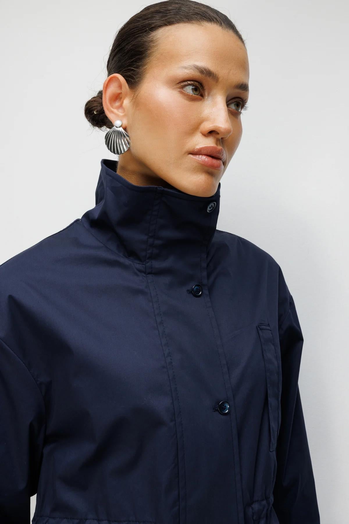 Stand-up collar, flap pockets, fold-down sleeves, striped short coat