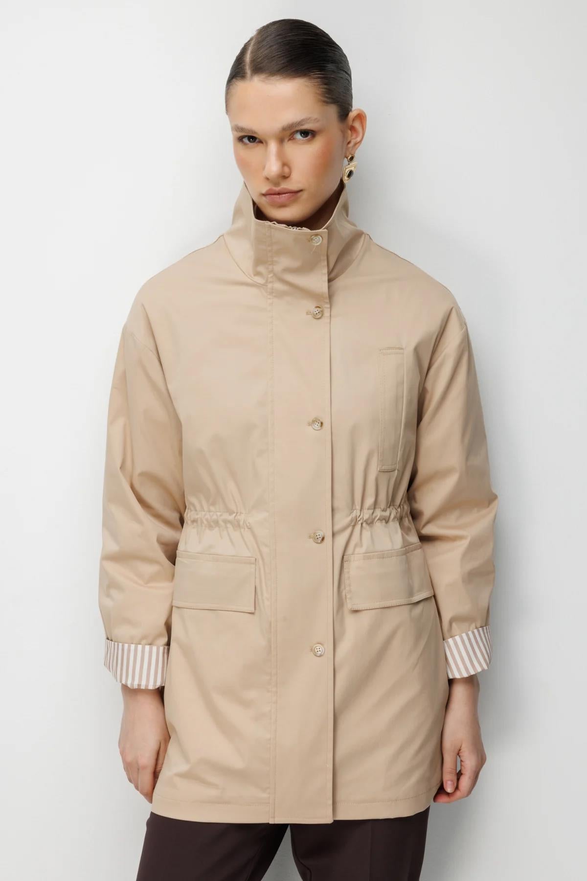 Stand-up collar, flap pockets, fold-down sleeves, striped short coat
