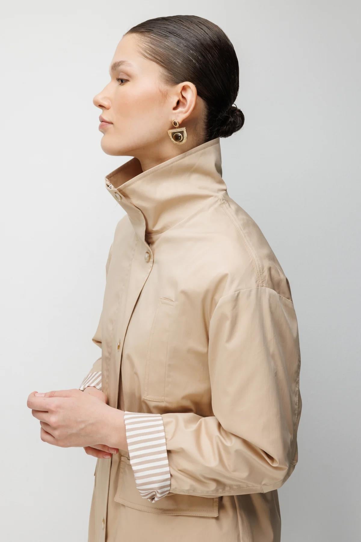 Stand-up collar, flap pockets, fold-down sleeves, striped short coat