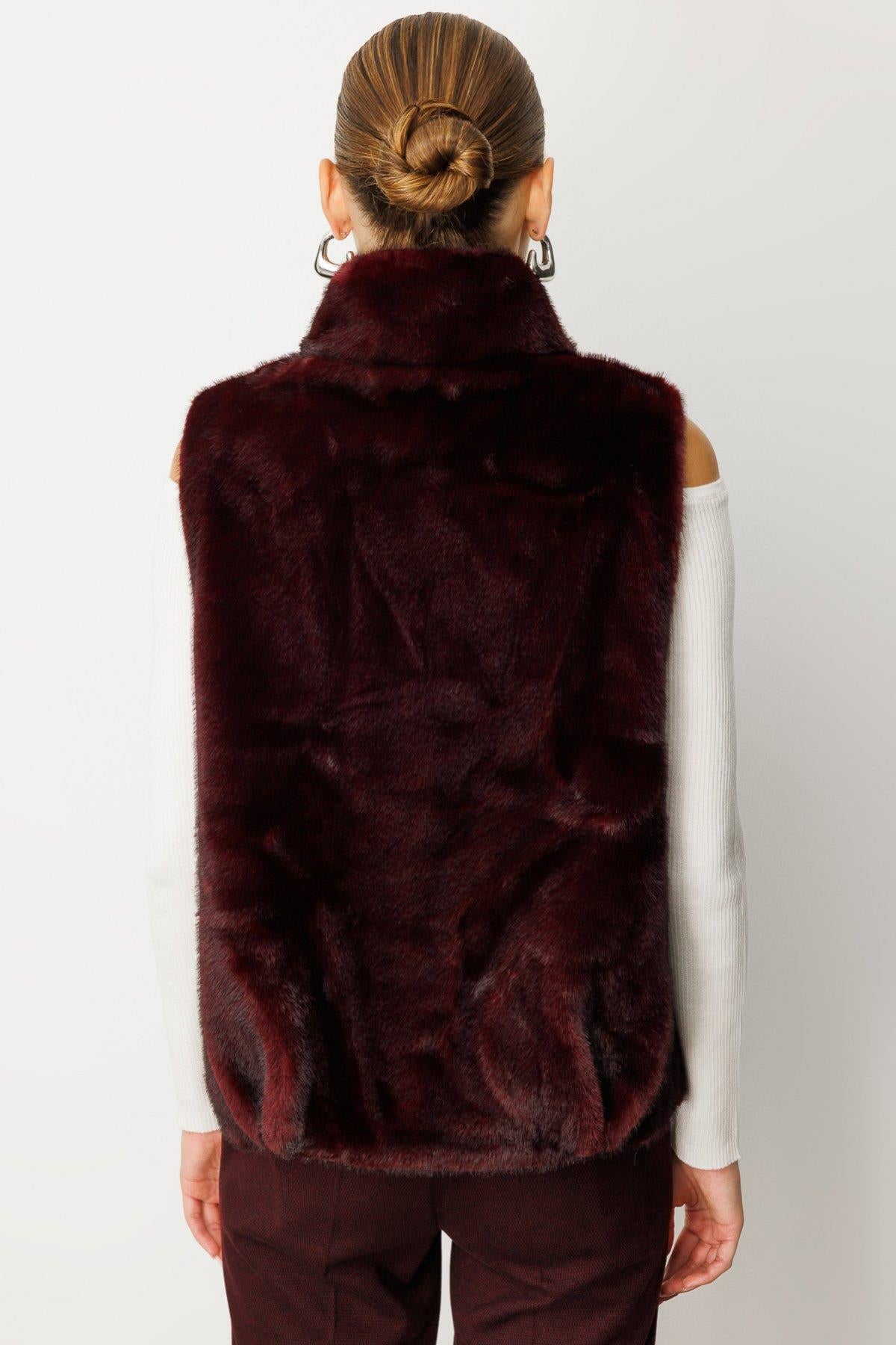 Torba Cepli Ön Çıtçıtlı Peluş Yelek