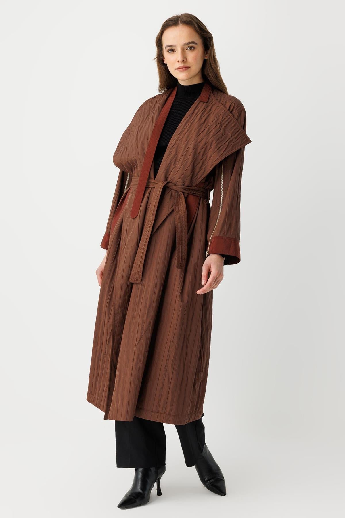 Geniş Yaka Beli Bağlamalı Kaban