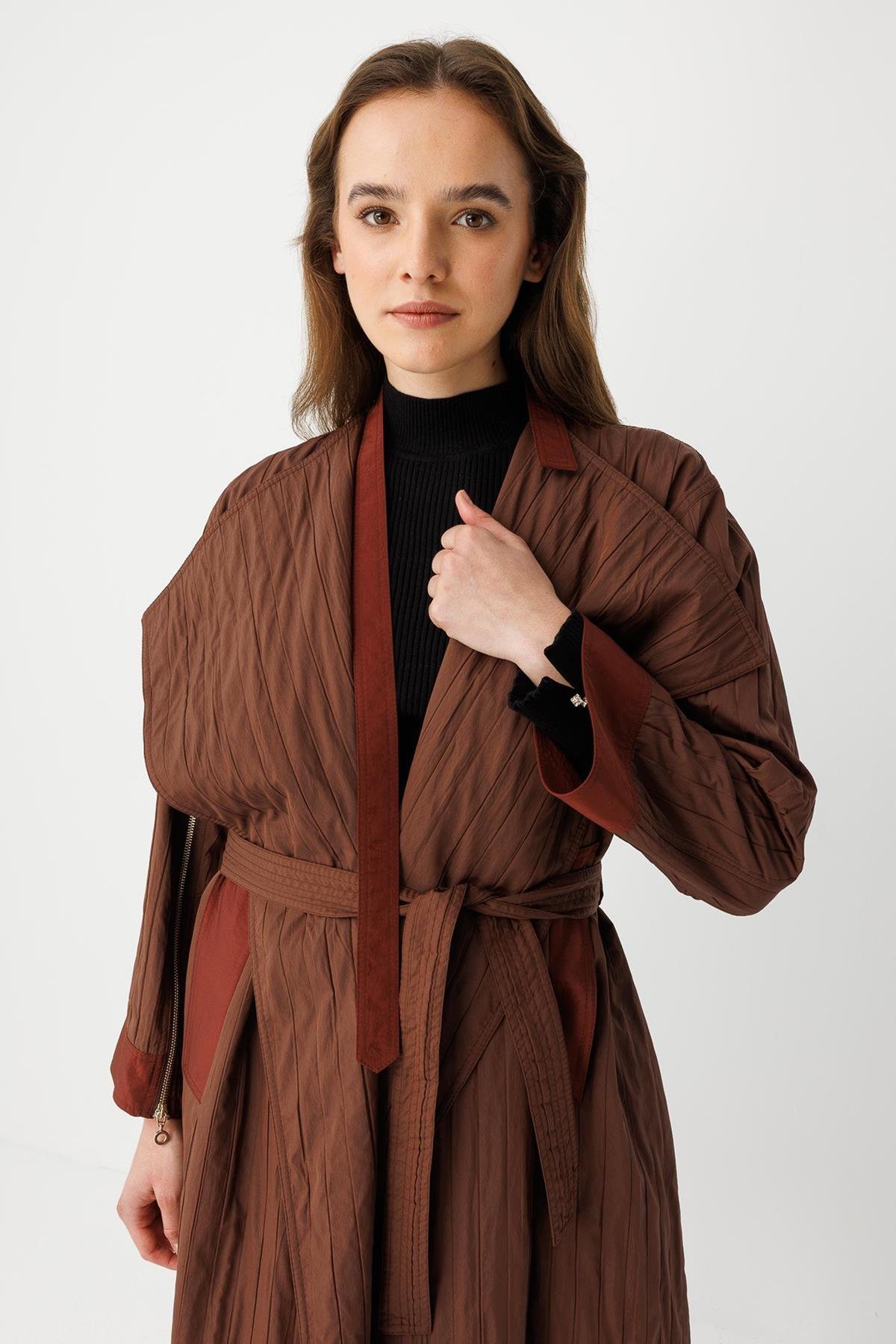 Geniş Yaka Beli Bağlamalı Kaban