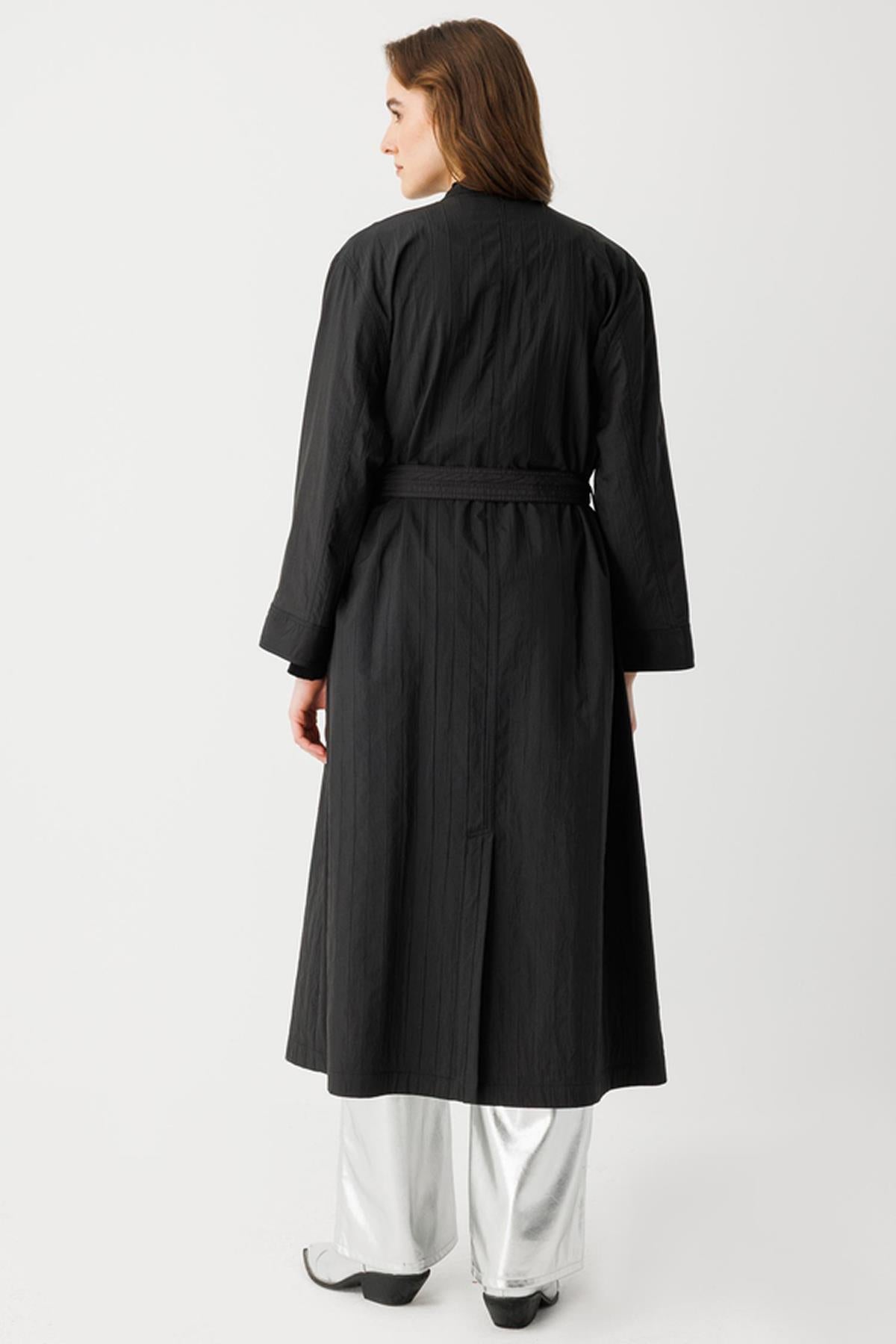 Geniş Yaka Beli Bağlamalı Kaban