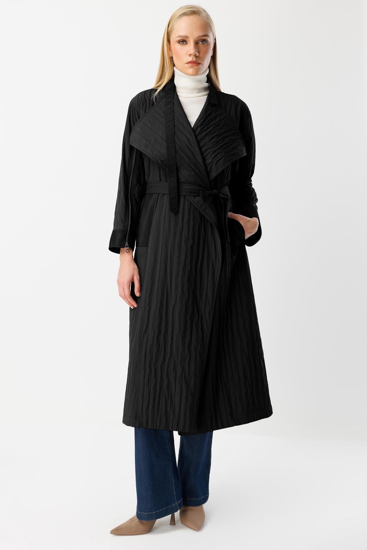 Geniş Yaka Beli Bağlamalı Kaban