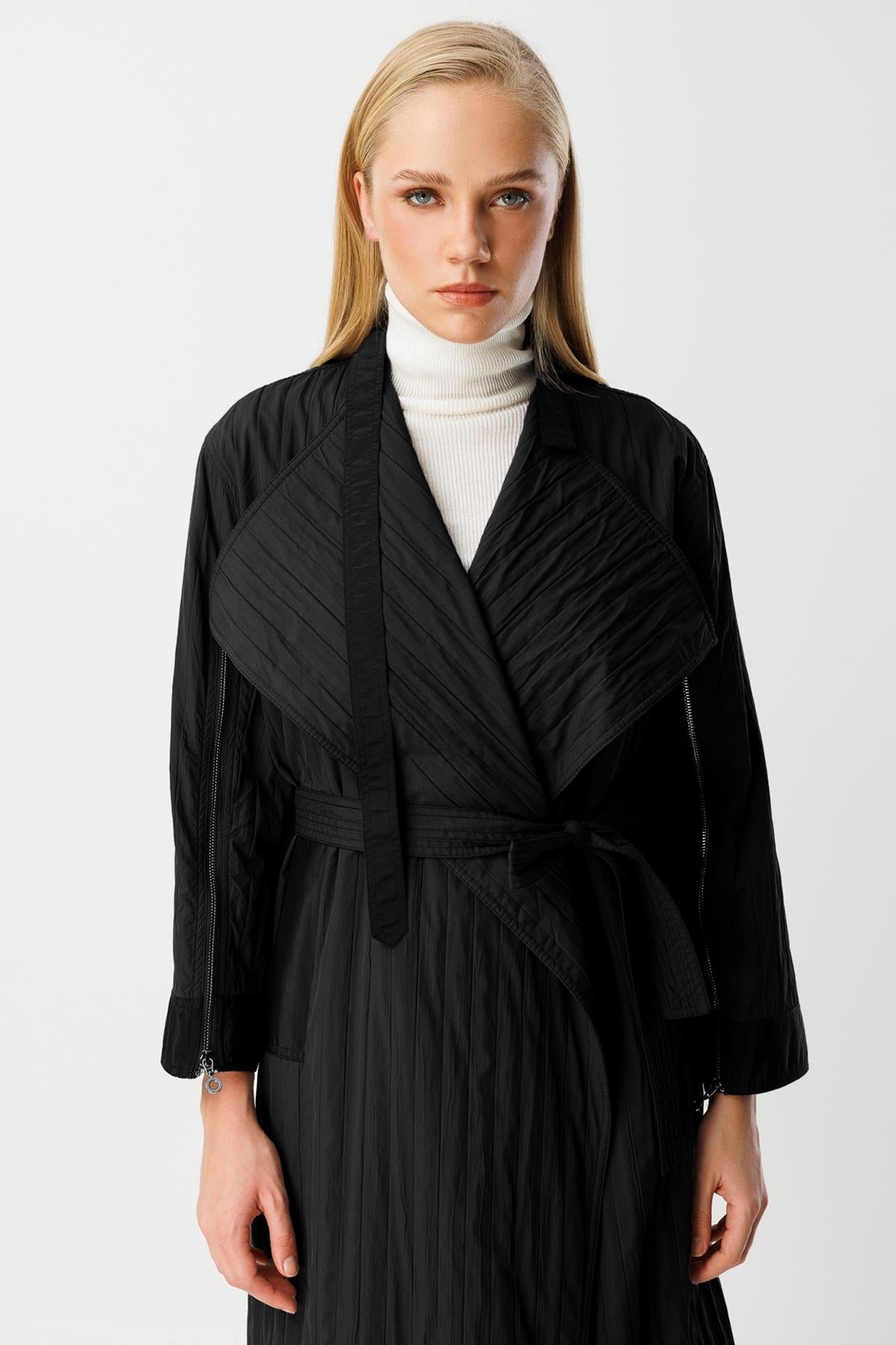 Geniş Yaka Beli Bağlamalı Kaban