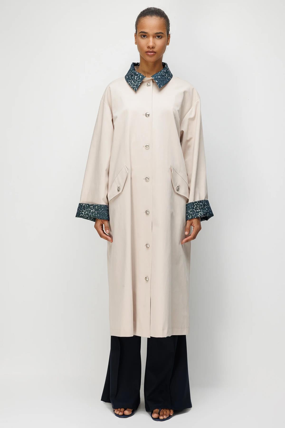 Leopar Desen Yaka Ve Kol Önden Düğmeli Kap