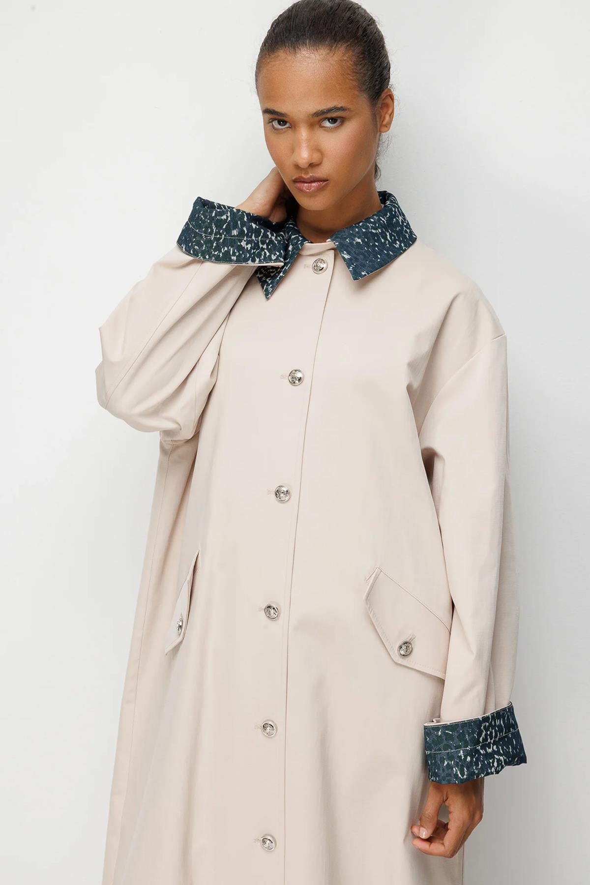 Leopar Desen Yaka Ve Kol Önden Düğmeli Kap