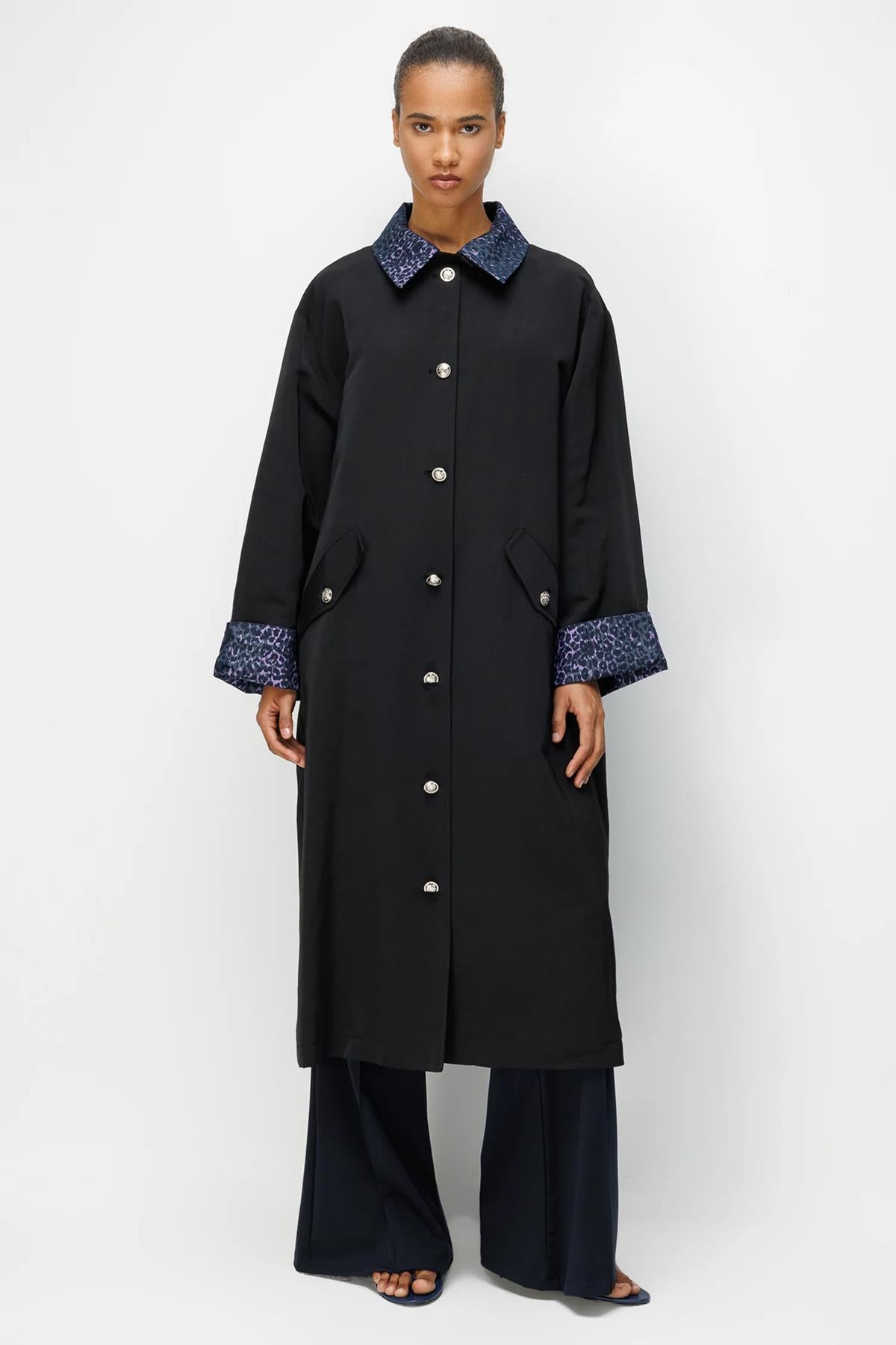 Leopar Desen Yaka Ve Kol Önden Düğmeli Kap