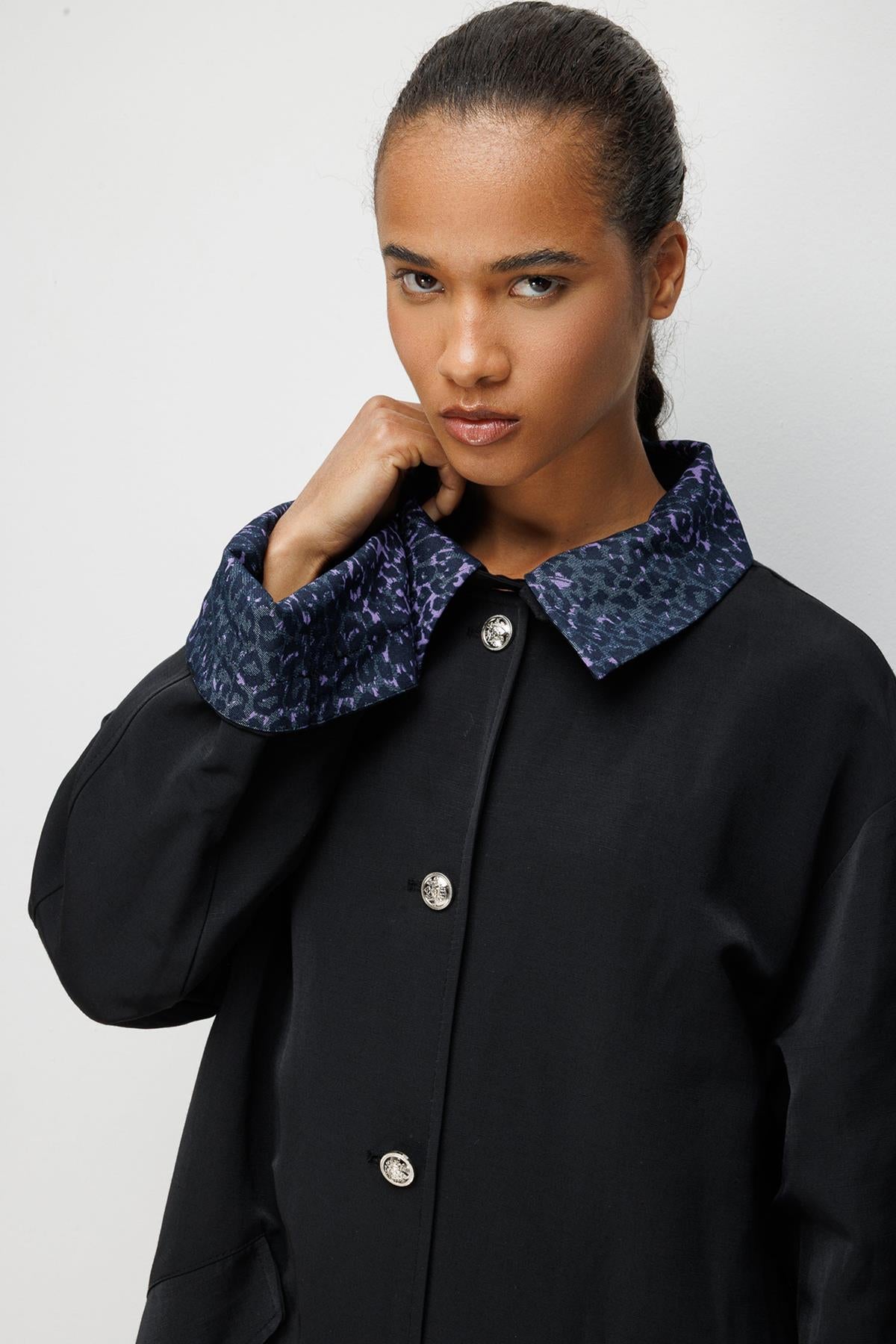 Leopar Desen Yaka Ve Kol Önden Düğmeli Kap