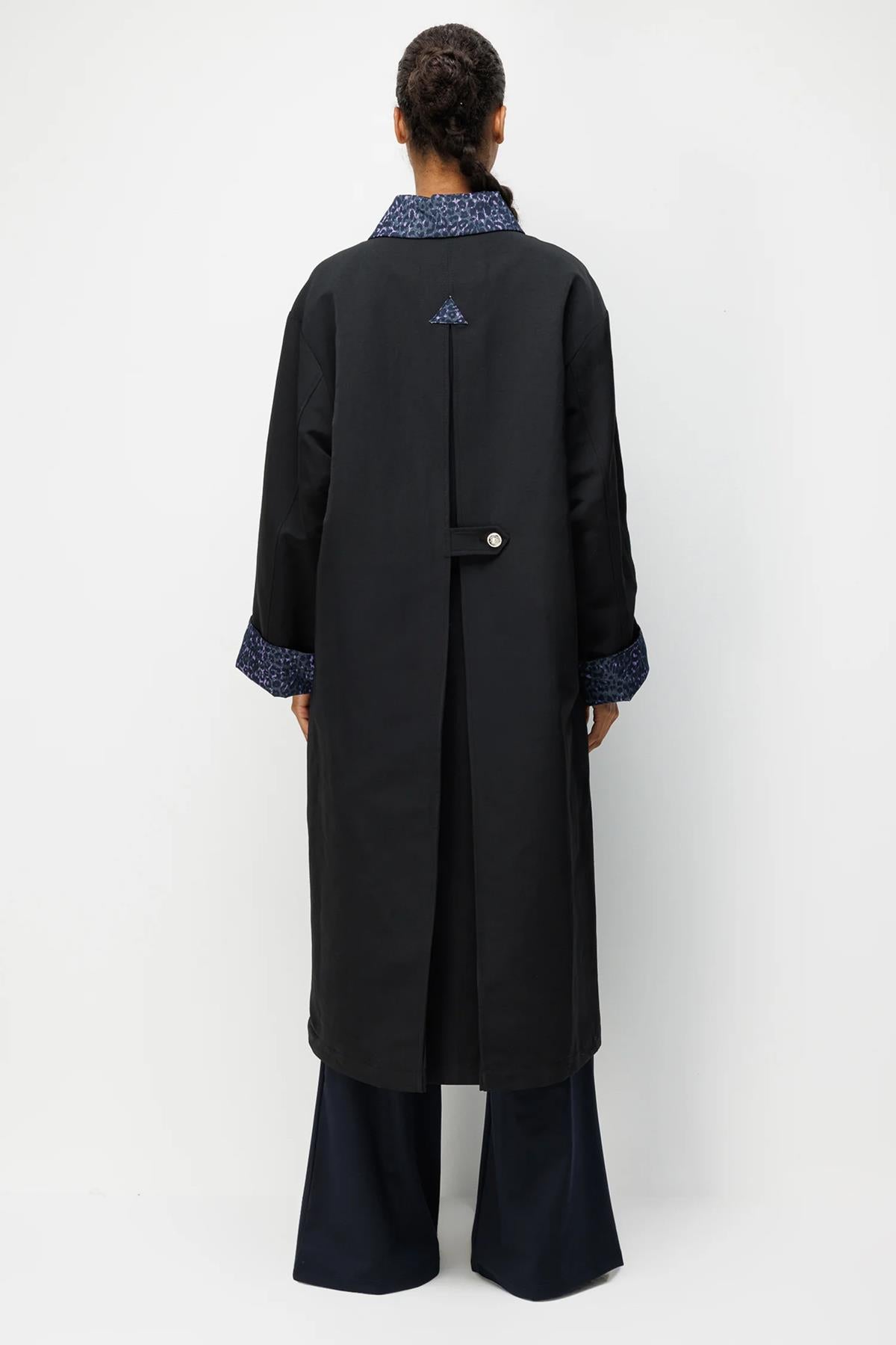 Leopar Desen Yaka Ve Kol Önden Düğmeli Kap