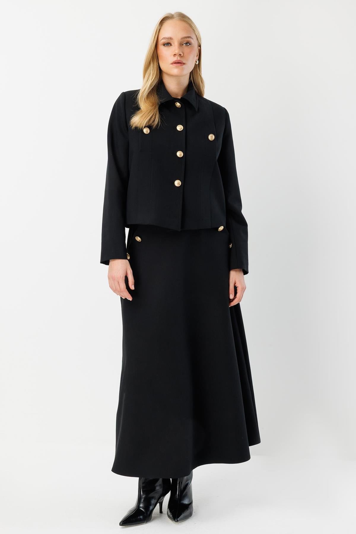 Düğme Detaylı Kısa Ceket Ve Etek Takım