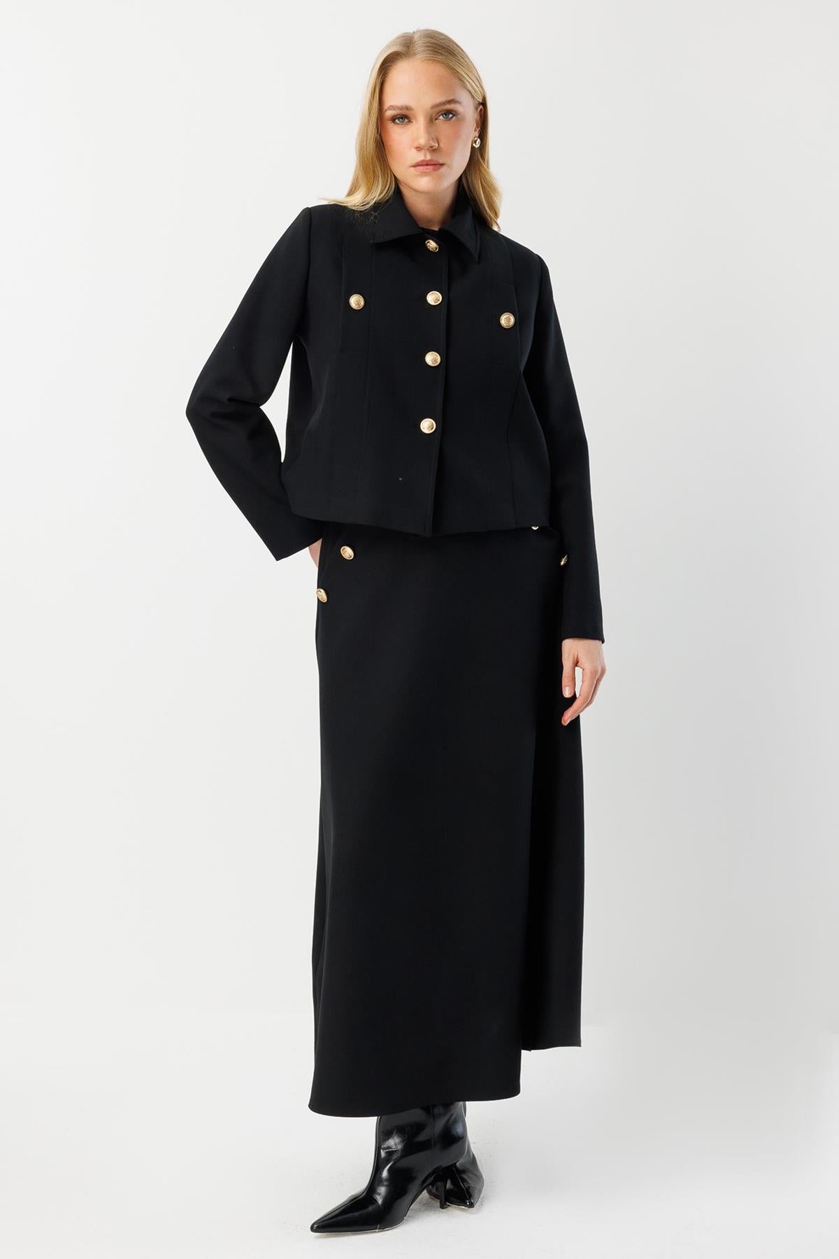 Düğme Detaylı Kısa Ceket Ve Etek Takım