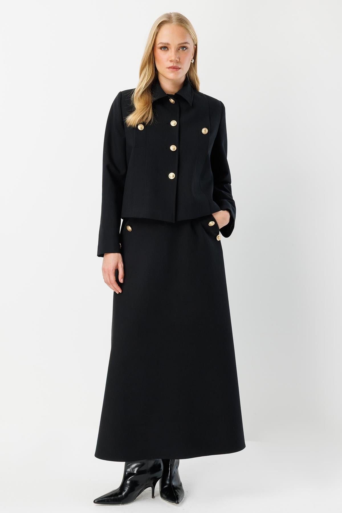 Düğme Detaylı Kısa Ceket Ve Etek Takım