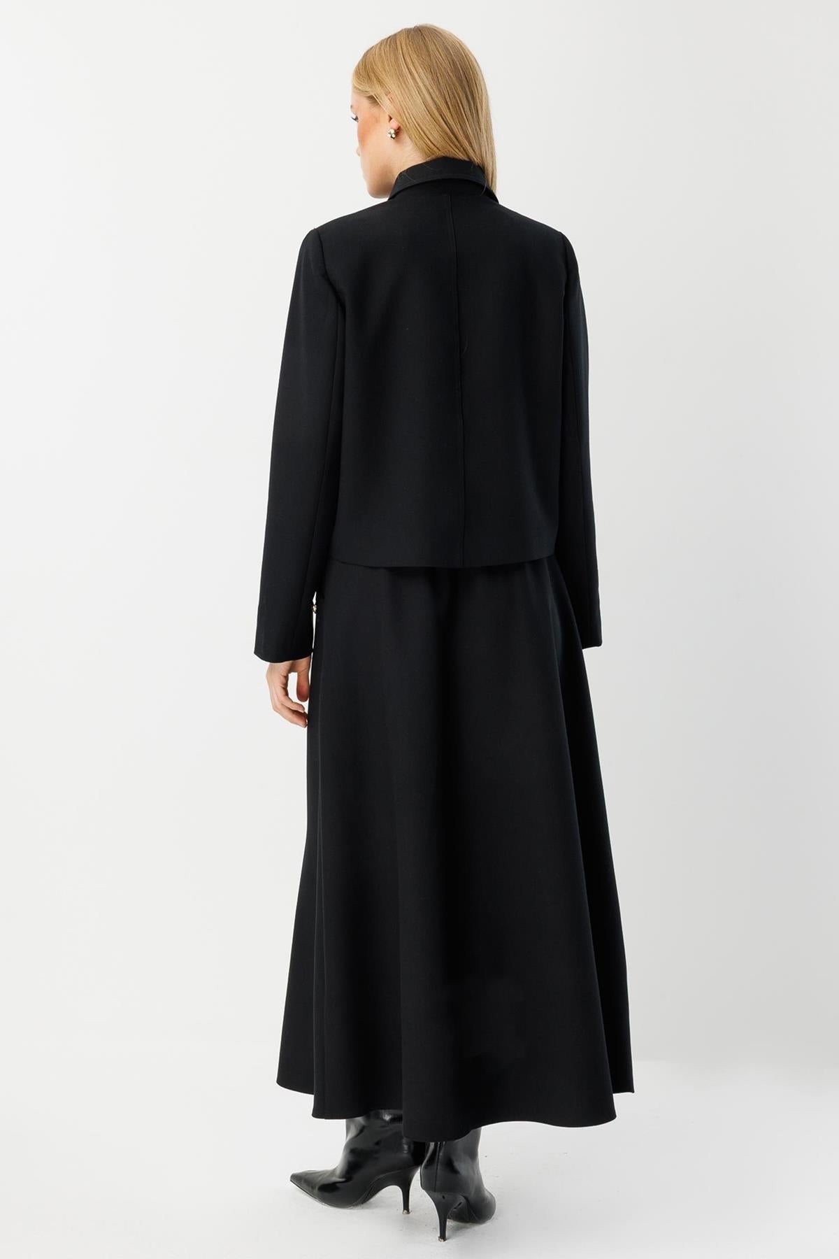 Düğme Detaylı Kısa Ceket Ve Etek Takım