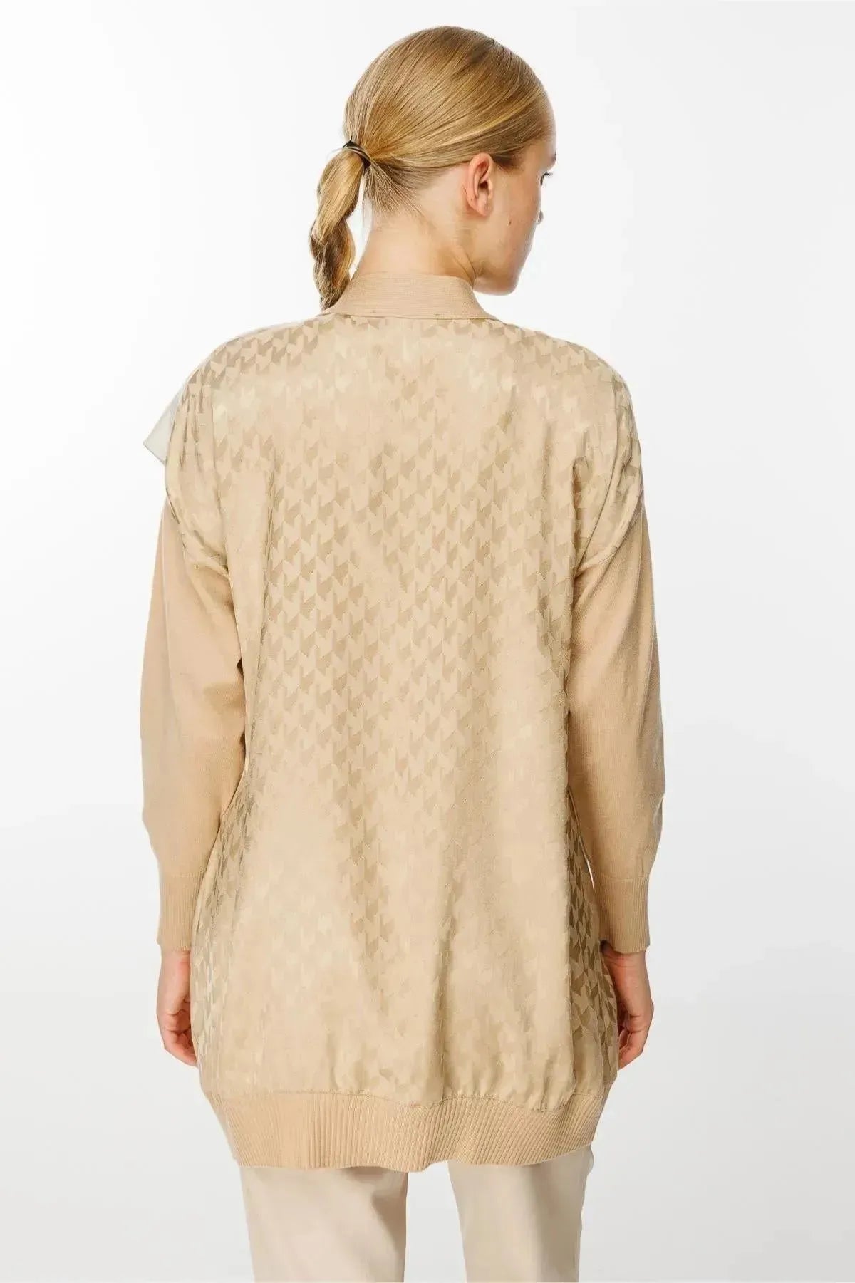 Ruffle Detailed Cardigan