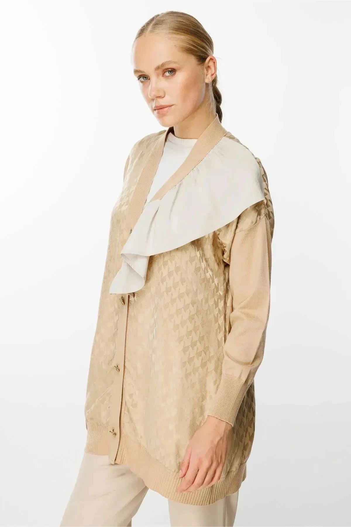 Ruffle Detailed Cardigan