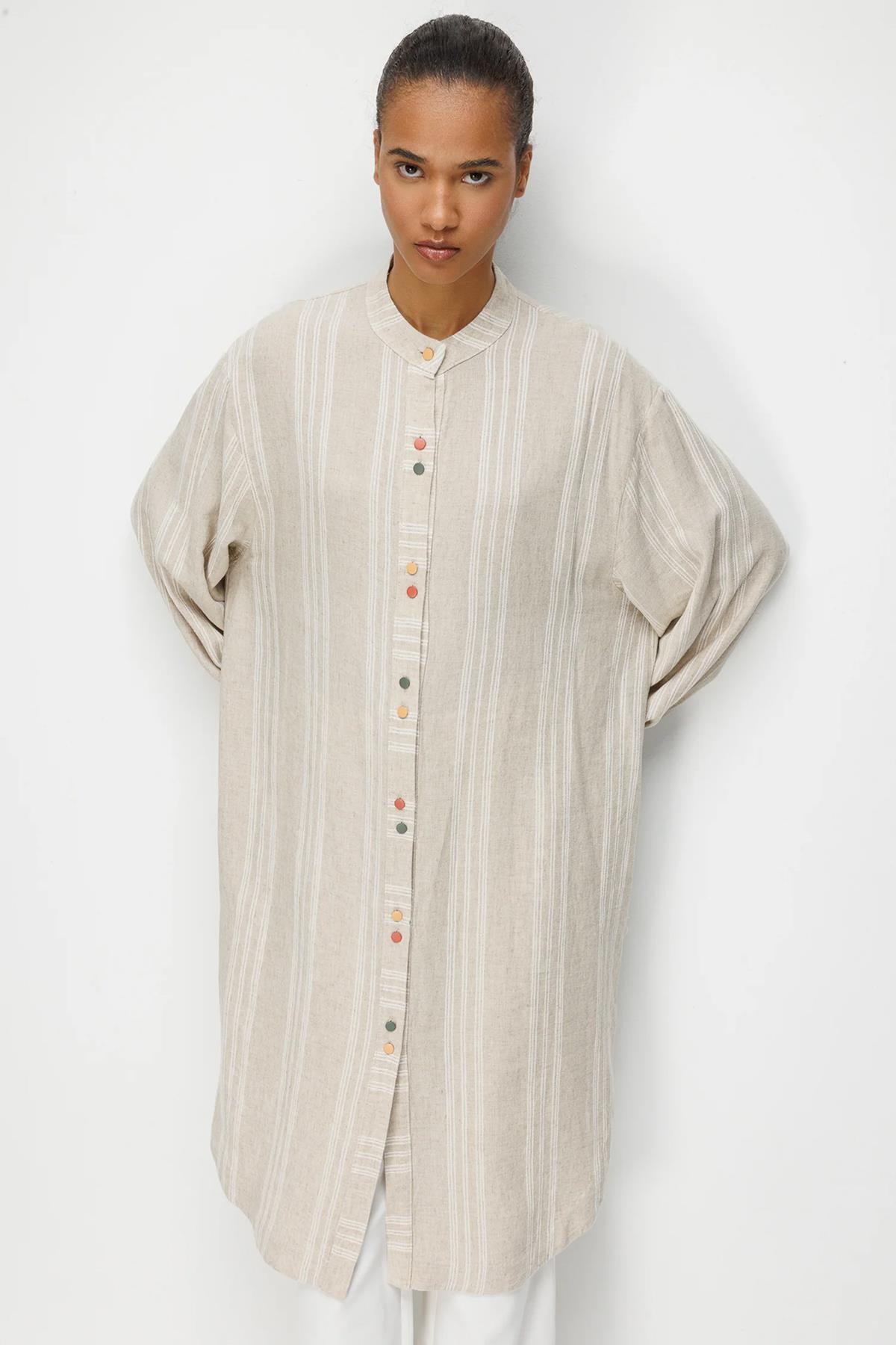 Renkli Düğmeli Arka Desenli Keten Uzun Tunik