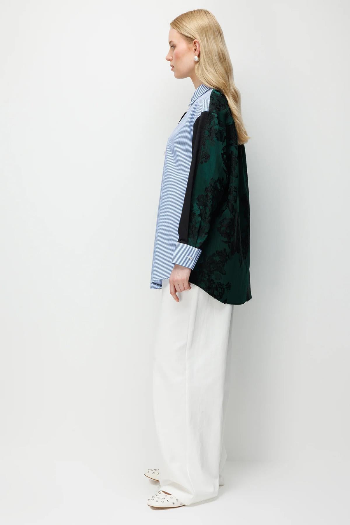 Çizgili Kontrast Parçalı Arka Jakarlı Gömlek