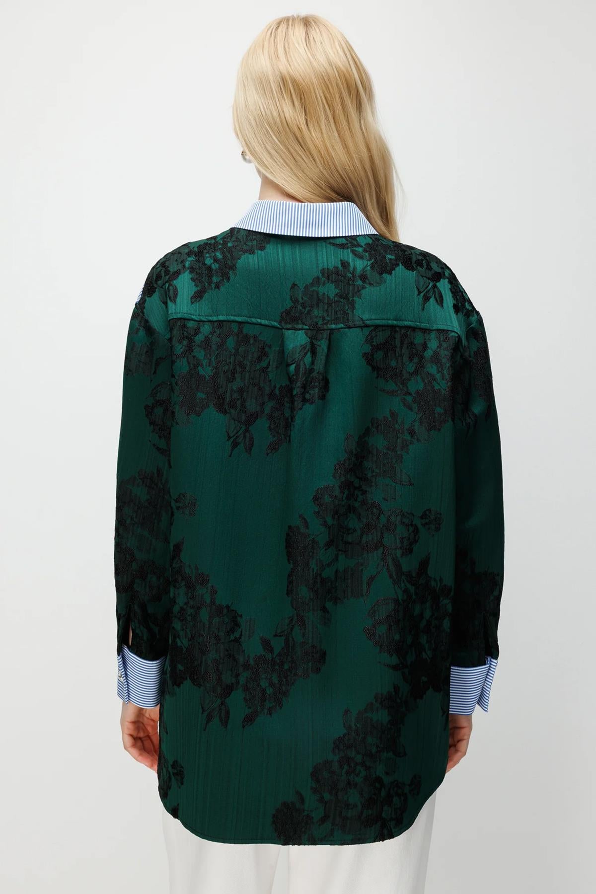 Çizgili Kontrast Parçalı Arka Jakarlı Gömlek