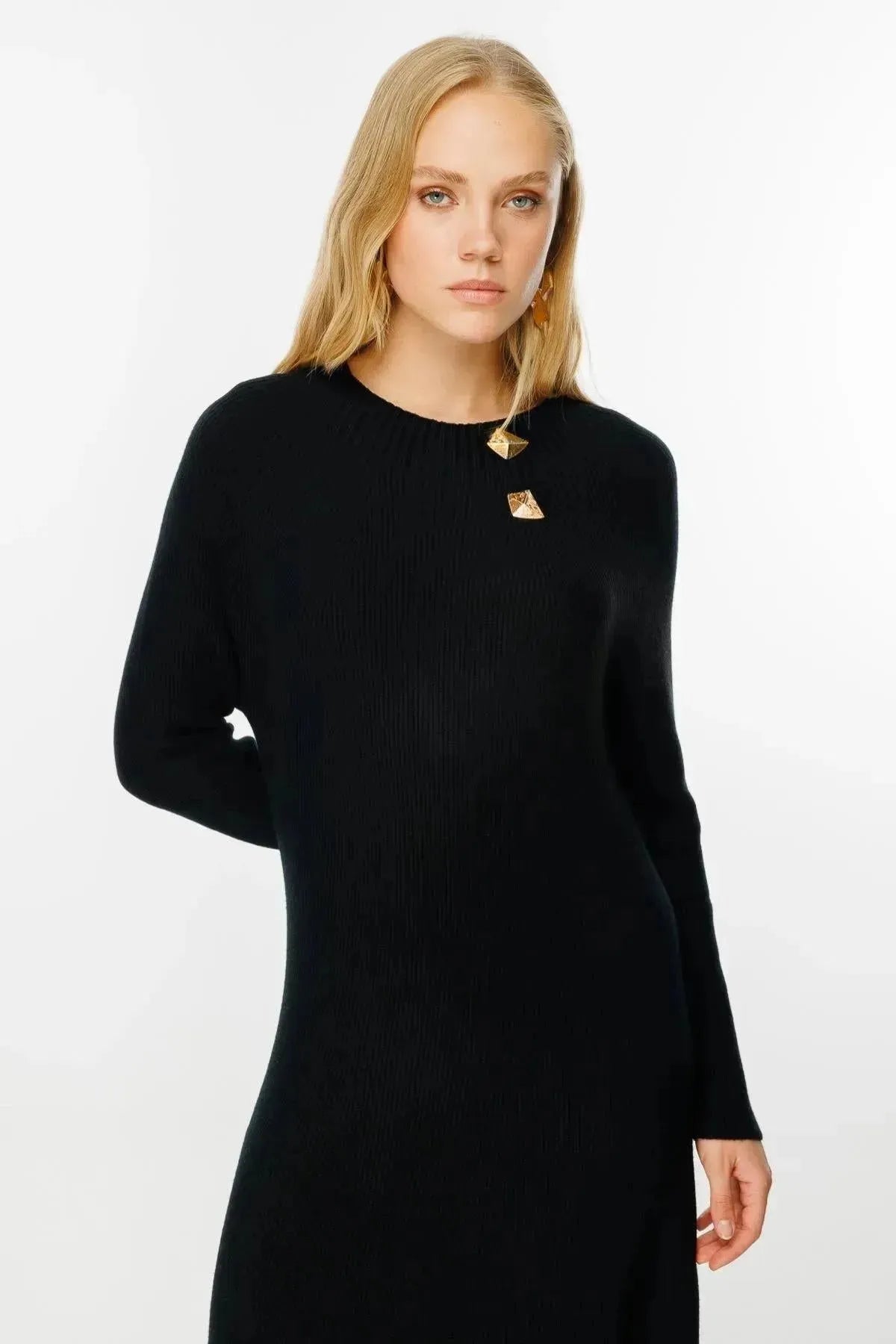 Knitted Dress with Brooch Detail on the Collar