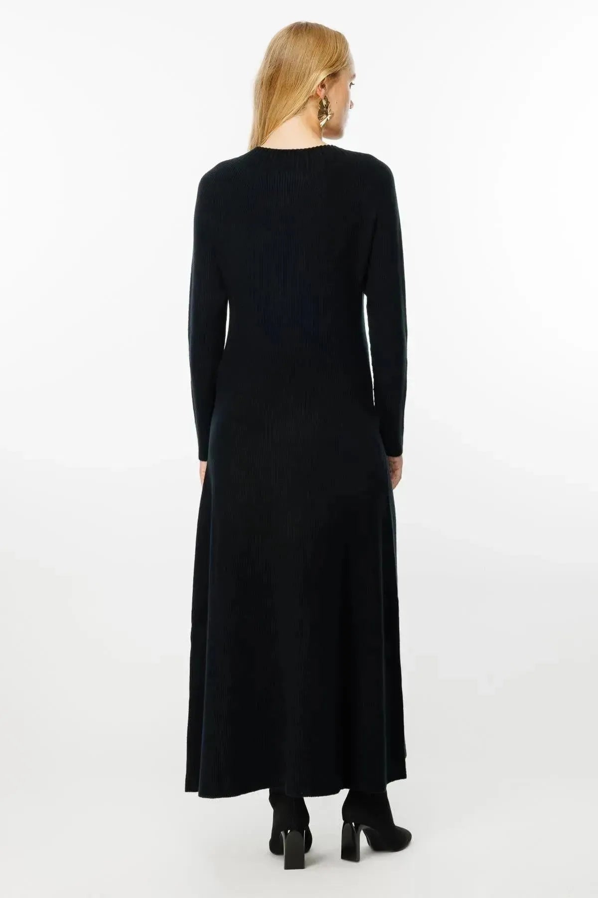 Knitted Dress with Brooch Detail on the Collar